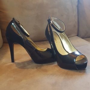 GUESS open toed heels